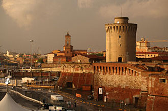 Anreise Sardinien: Hafen in Livorno