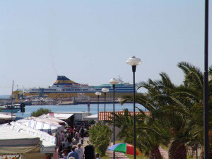 Golfo Aranci: Blick auf die Mega Express III
